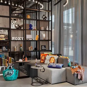 Moxy Expo מלון