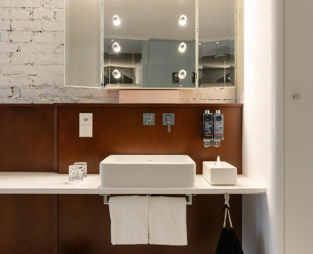 ***  Ruby Mimi Hotel Zürih İsviçre